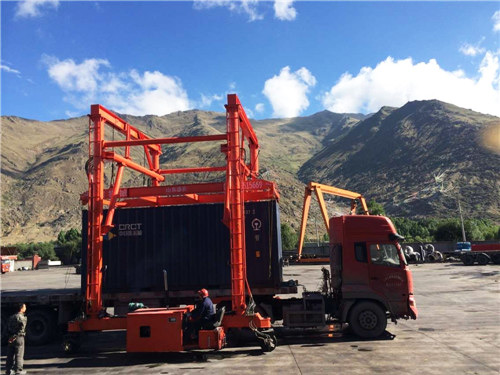 聯(lián)體移動(dòng)式集裝箱吊車(chē)