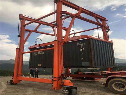 聯(lián)體移動(dòng)式集裝箱吊車(chē)