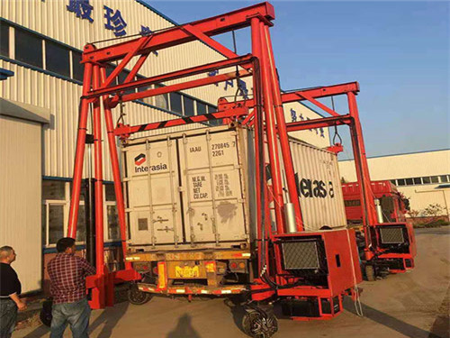 聯(lián)體移動(dòng)式集裝箱吊車(chē)